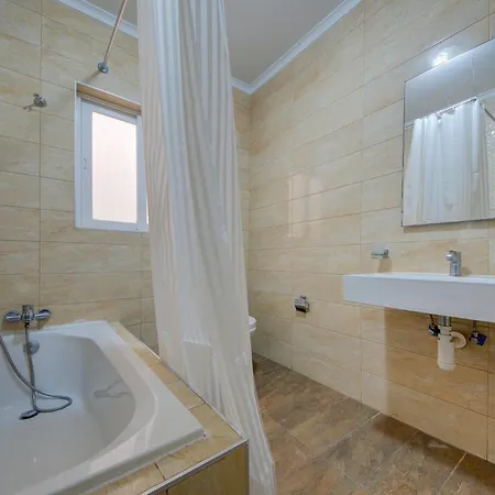 Spacious, Fully Equipped 4br In Pieta With Wifi By 360 Estates